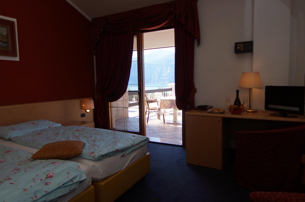Hotel Alpi Malcesine Exterior photo